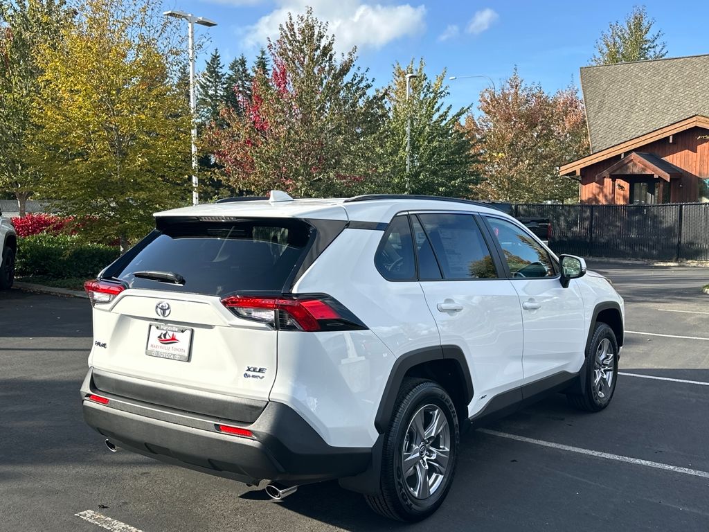 2025 Toyota RAV4 Hybrid XLE photo 2