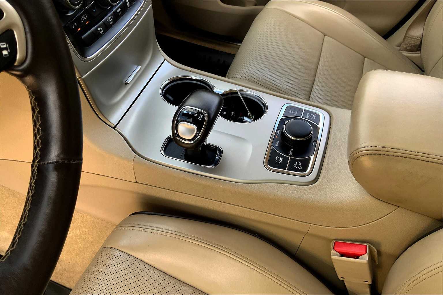 2015 Jeep Grand Cherokee Overland photo 12