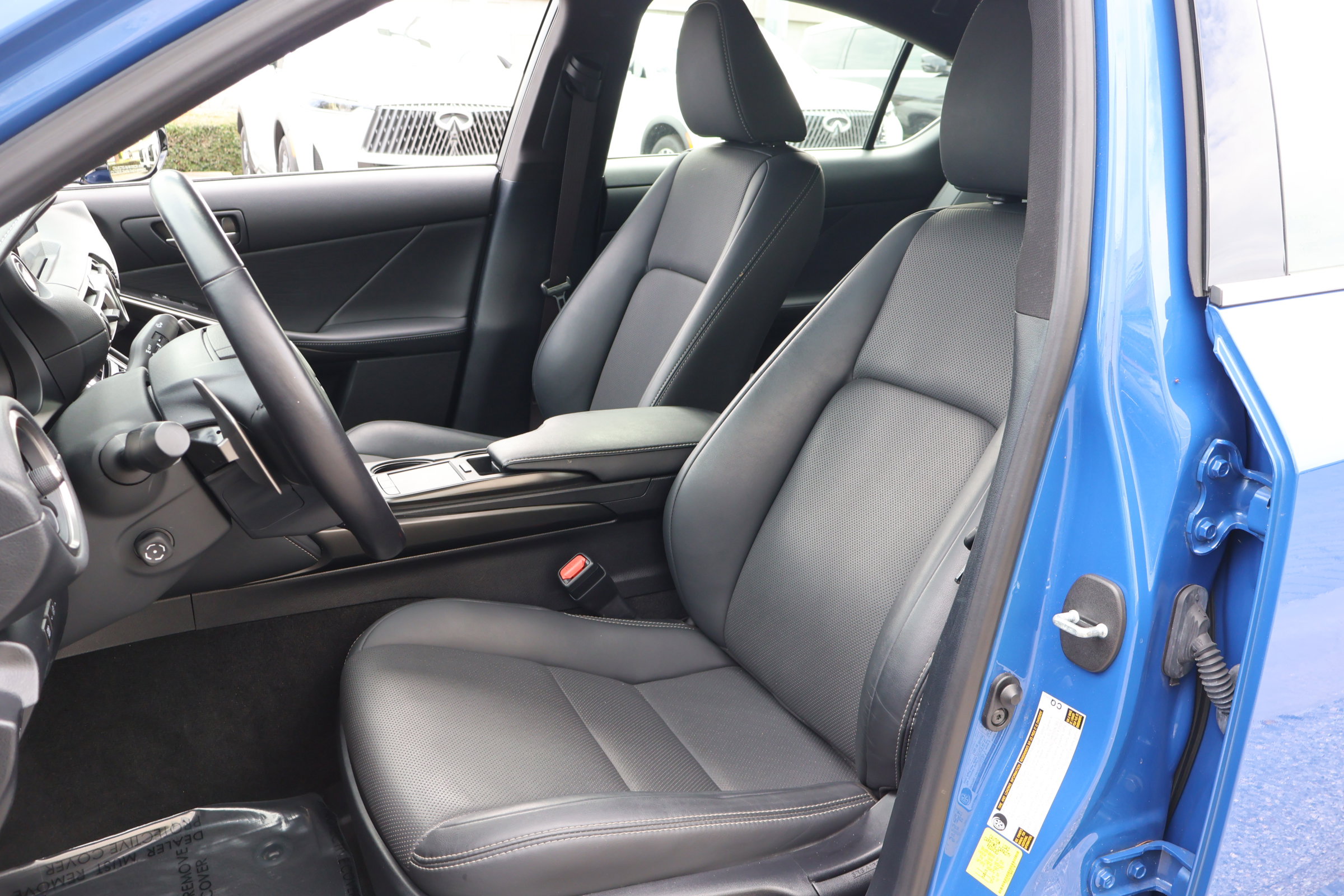 2022 Lexus IS 300 photo 2