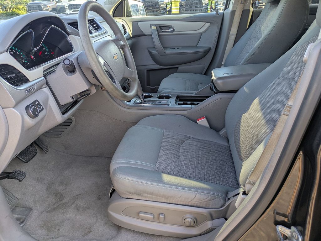 2017 Chevrolet Traverse 1LS photo 12