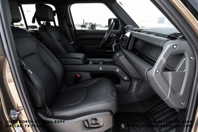 2025 Land Rover Defender 110 X-Dynamic SE photo 30