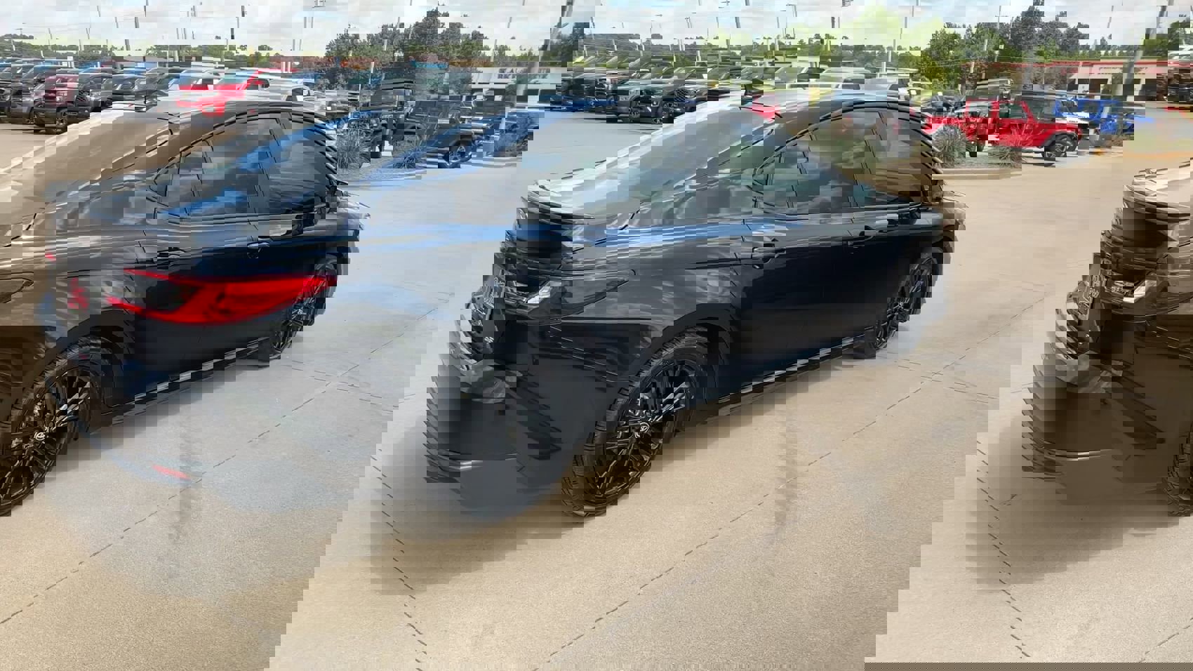 2025 Toyota Camry SE photo 9
