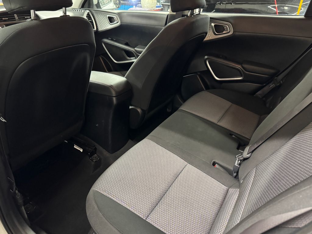 2023 Kia Soul LX photo 13