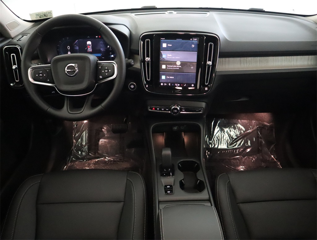 2025 Volvo XC40 Core photo 3