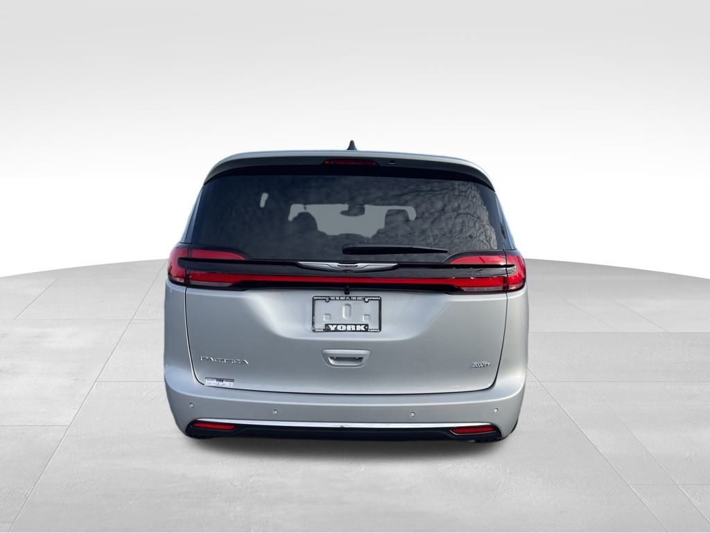 2026 Chrysler Pacifica photo 4