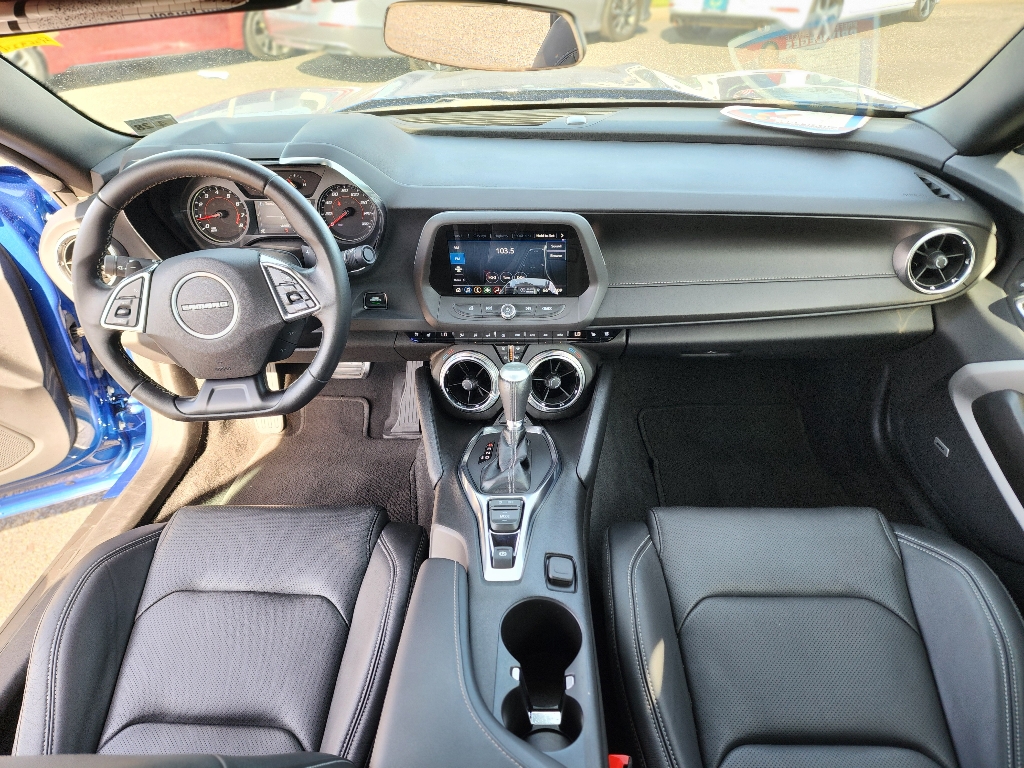 2023 Chevrolet Camaro 2LT photo 2