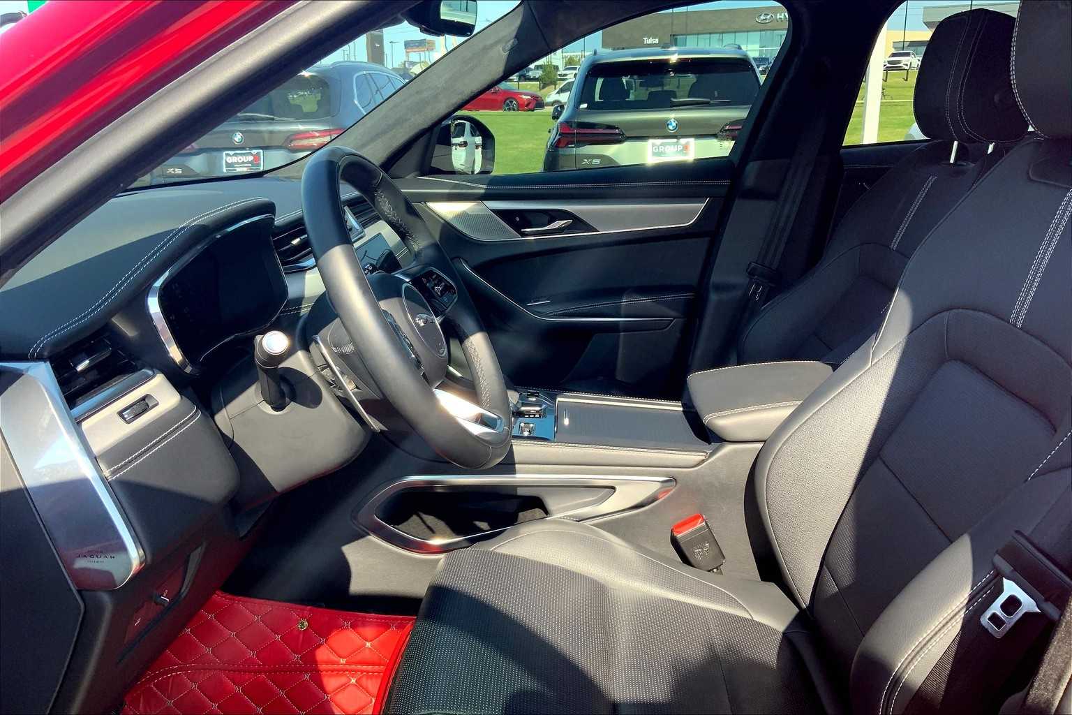 2024 Jaguar F-PACE P250 R-Dynamic S photo 7