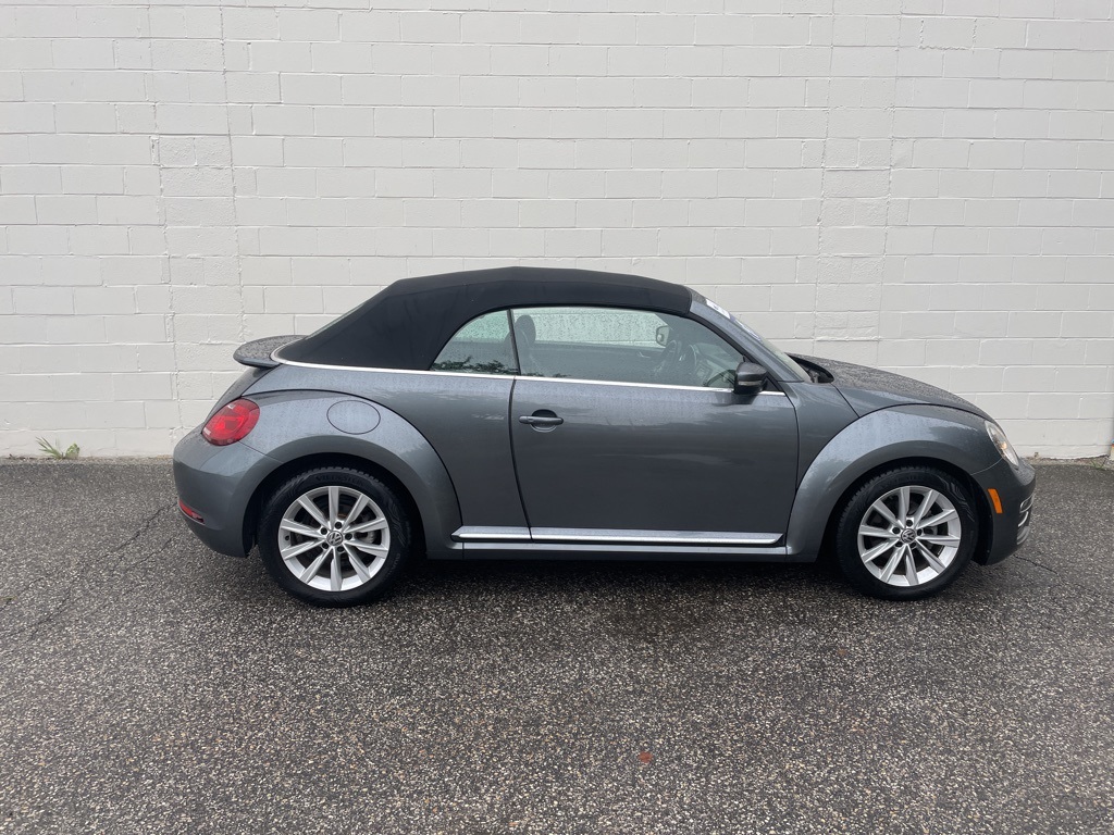 2017 Volkswagen Beetle 1.8T SE photo 3