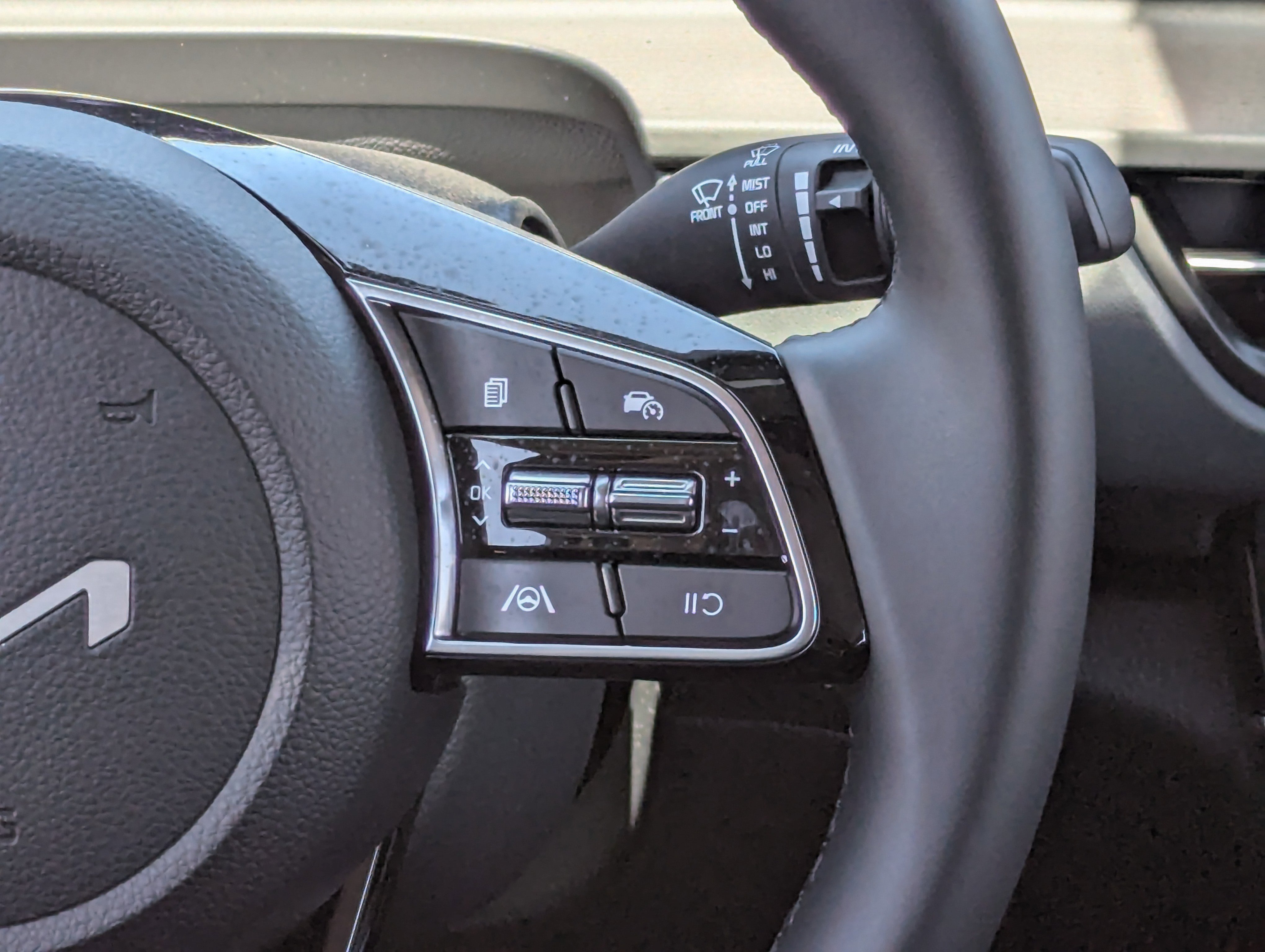 2025 Kia Seltos EX photo 3