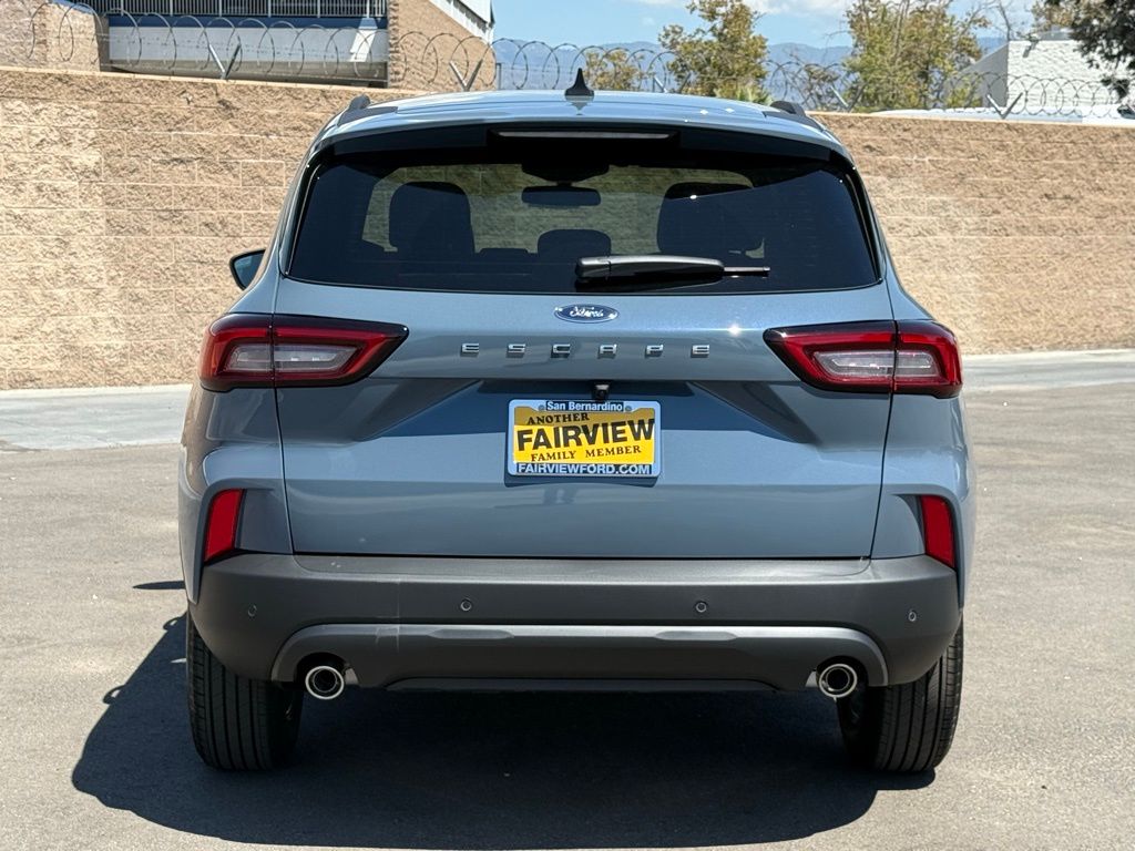 2025 Ford Escape ST-Line photo 2