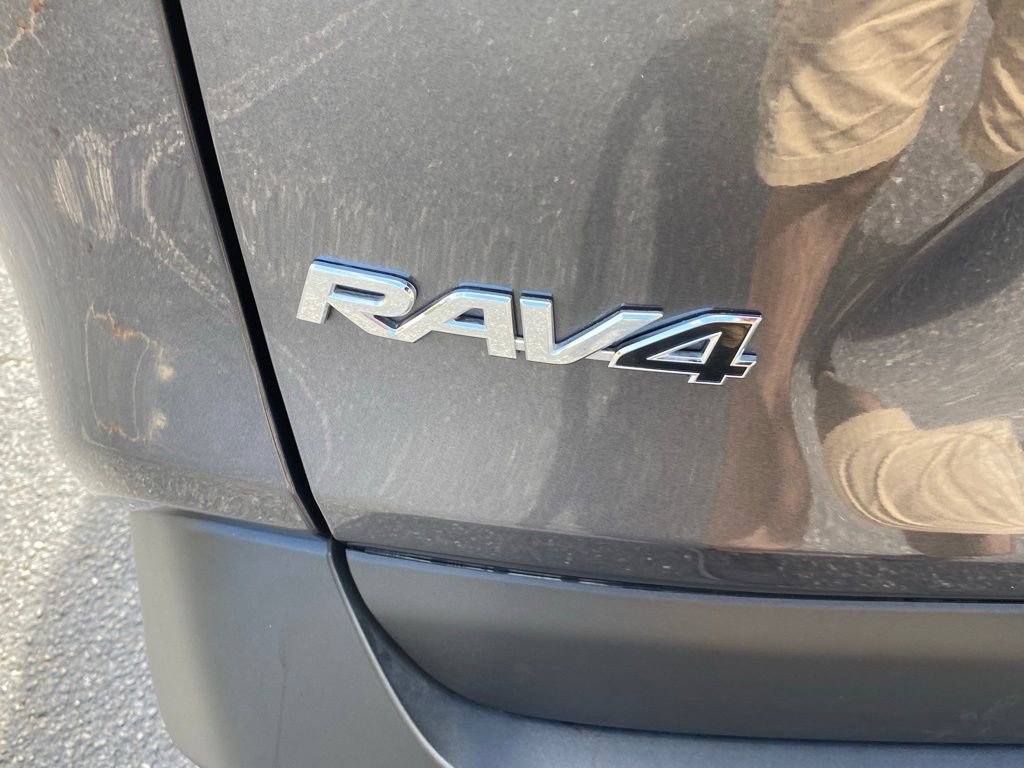 2025 Toyota RAV4 Hybrid XLE photo 11