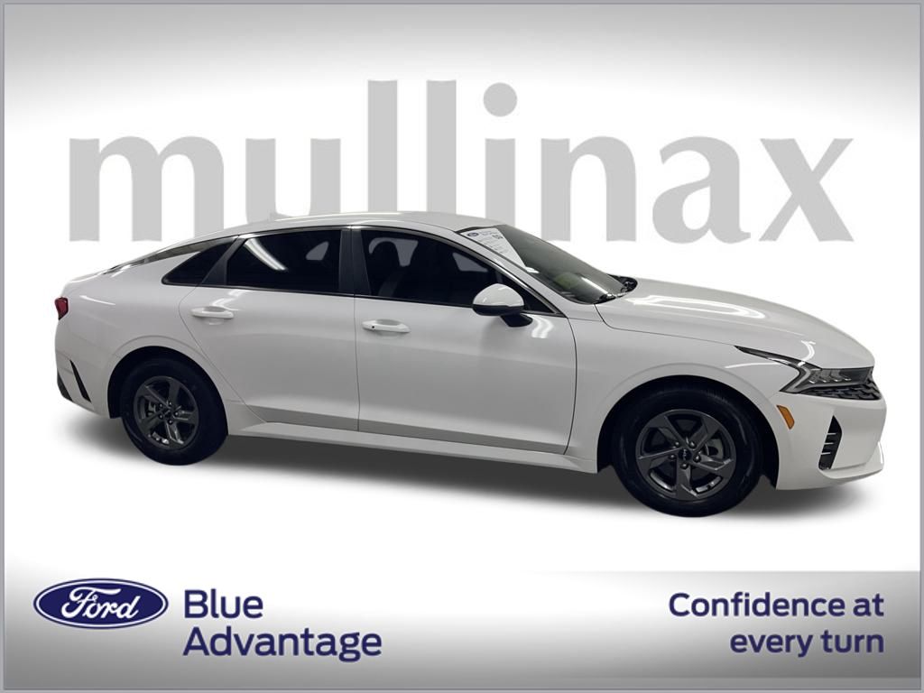 2024 Kia K5 LXS photo 2