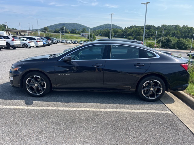 2023 Chevrolet Malibu 1LT photo 2
