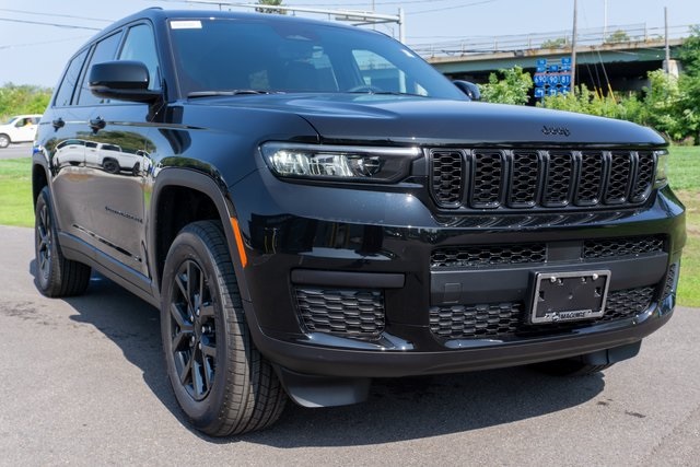 2025 Jeep Grand Cherokee Altitude X photo 3