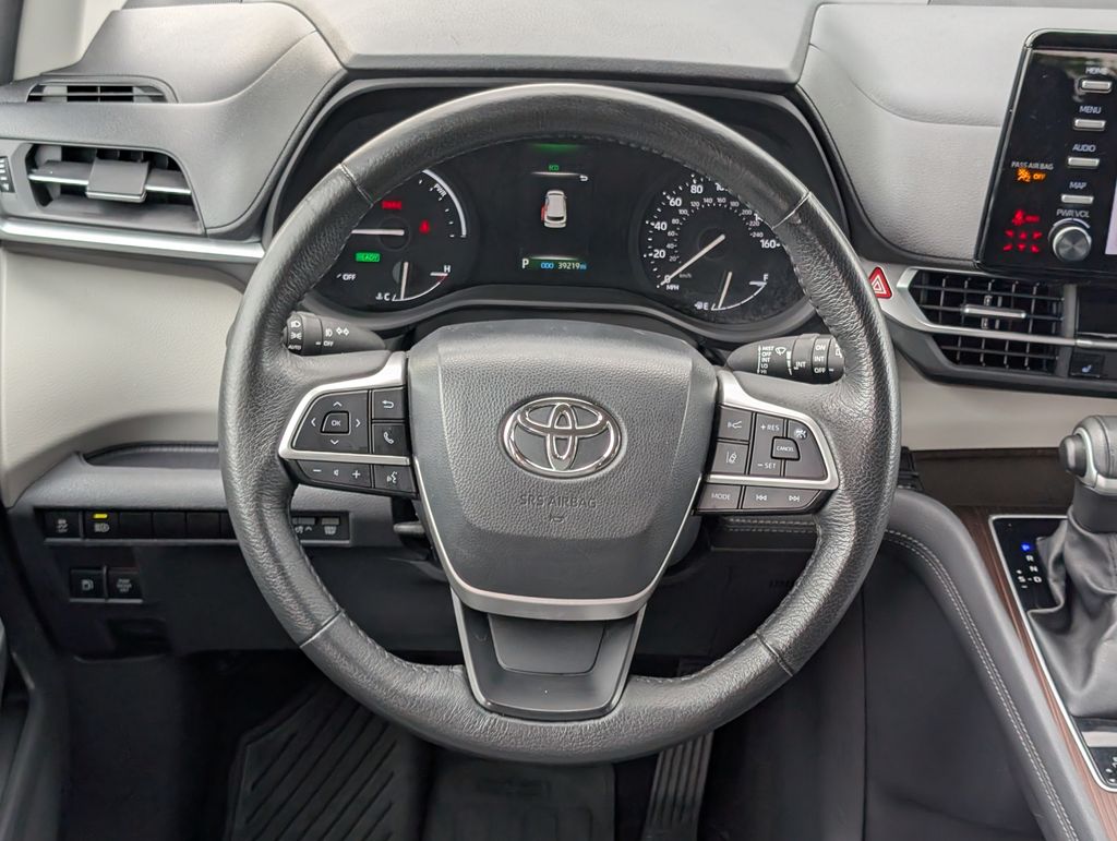 2024 Toyota Sienna XLE photo 13