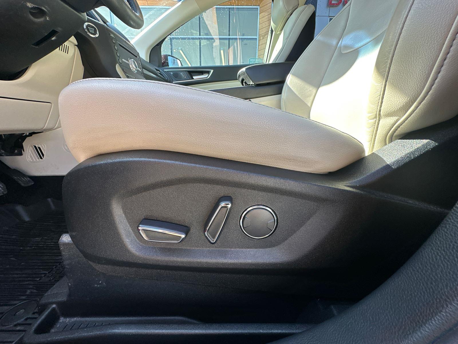 2019 Ford Edge Titanium photo 11