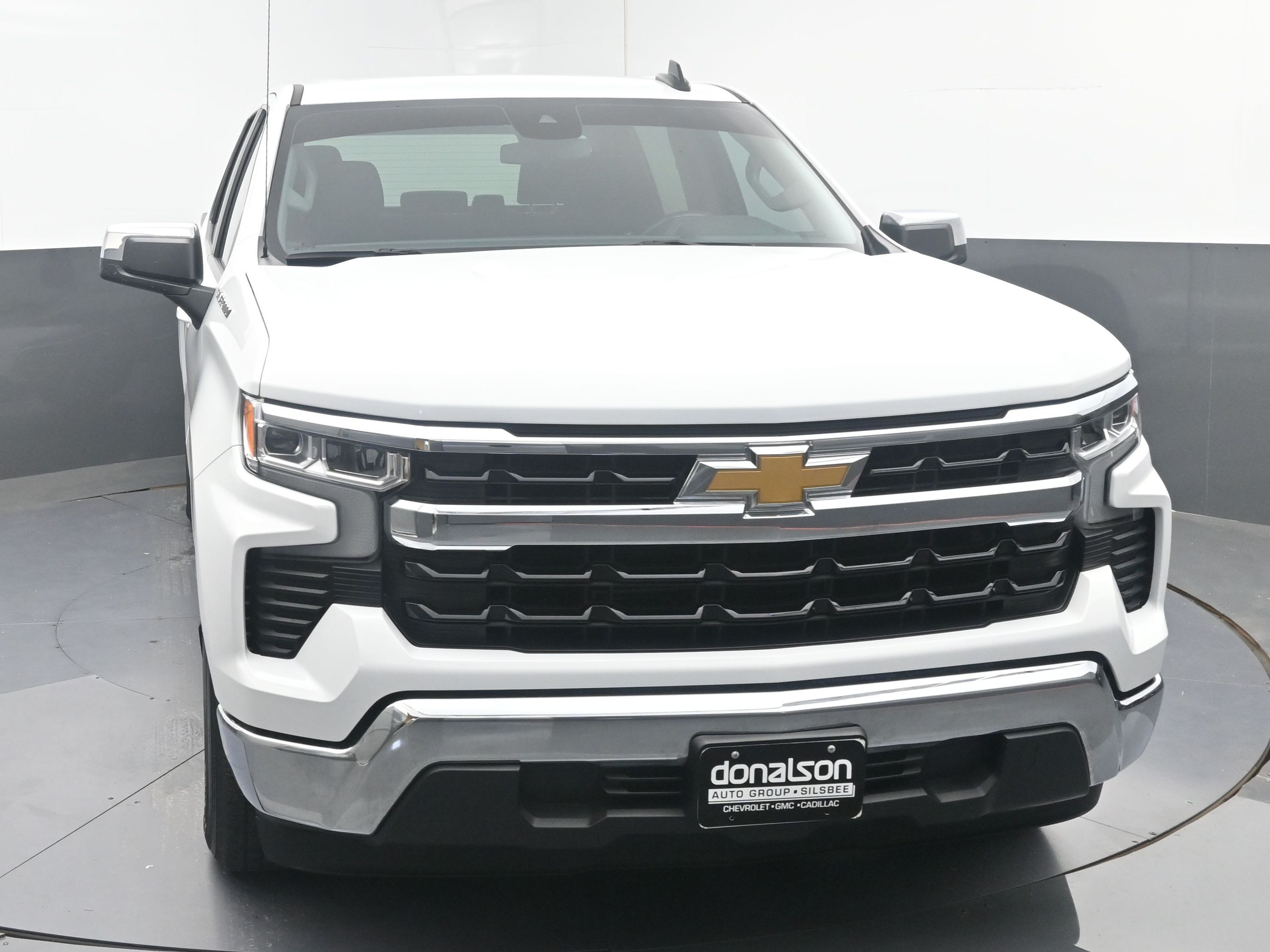 2023 Chevrolet Silverado 1500 LT photo 2