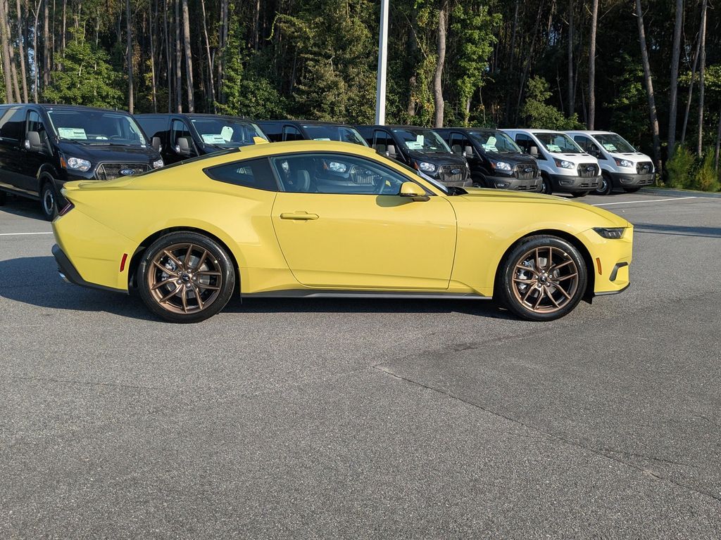 2025 Ford Mustang EcoBoost Premium photo 3