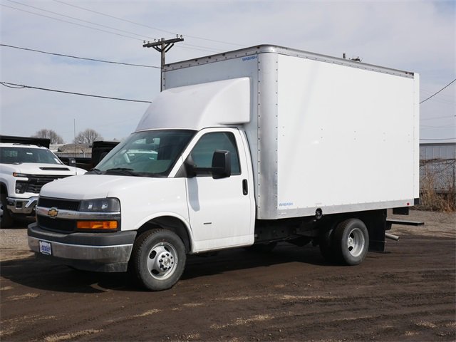 2024 Chevrolet Express Cutaway 3500 photo 2