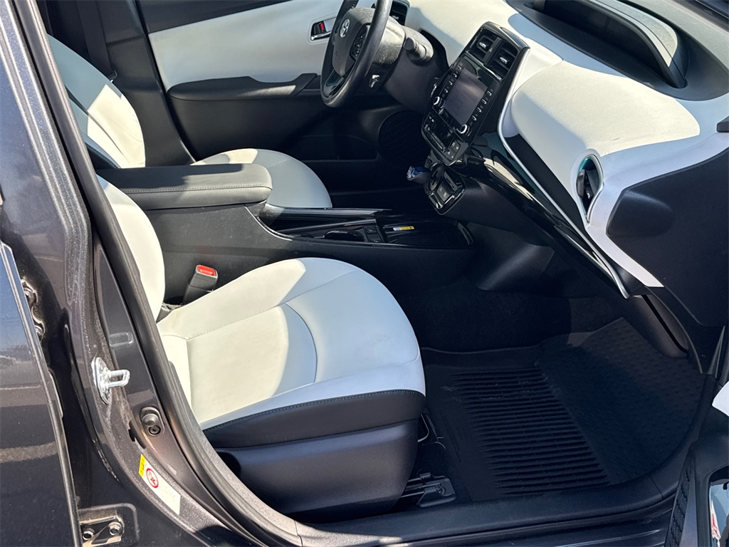 2022 Toyota Prius XLE photo 13