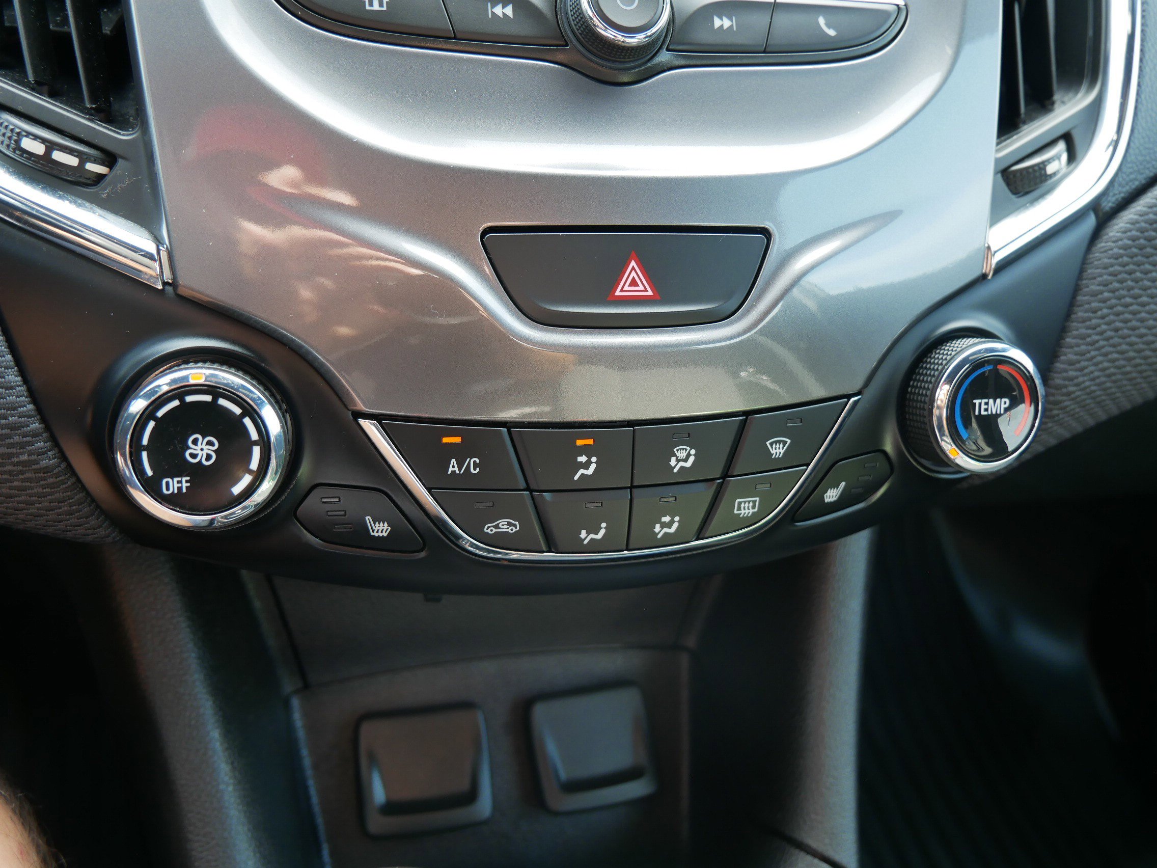 2018 Chevrolet Cruze LT photo 22