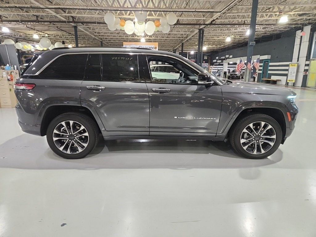 2024 Jeep Grand Cherokee Overland 4xe photo 3