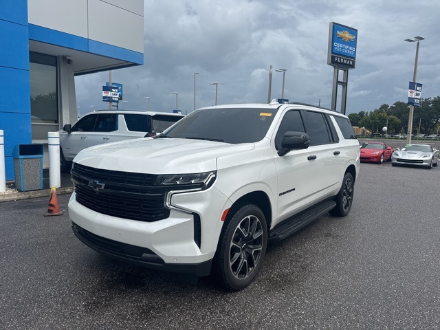 2023 Chevrolet Suburban RST photo 3
