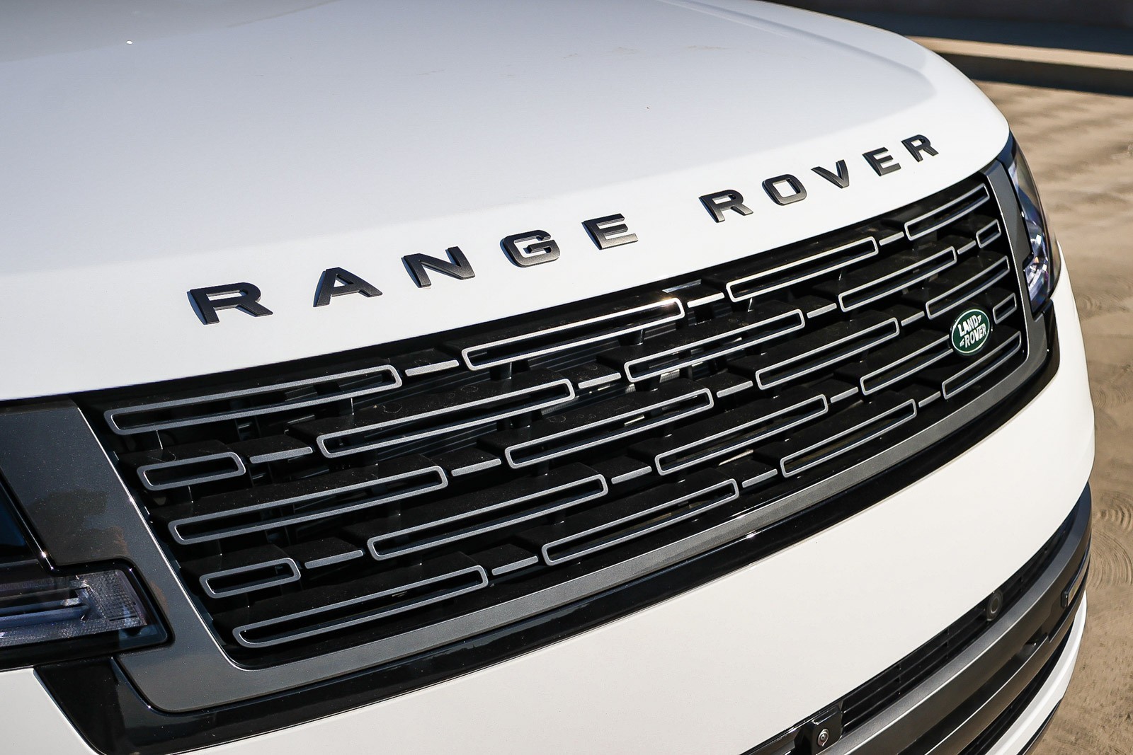 2025 Land Rover Range Rover SE photo 10