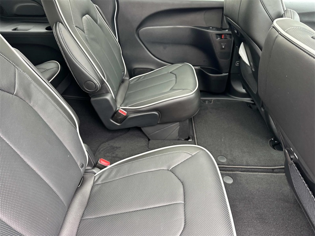 2025 Chrysler Pacifica Limited photo 17