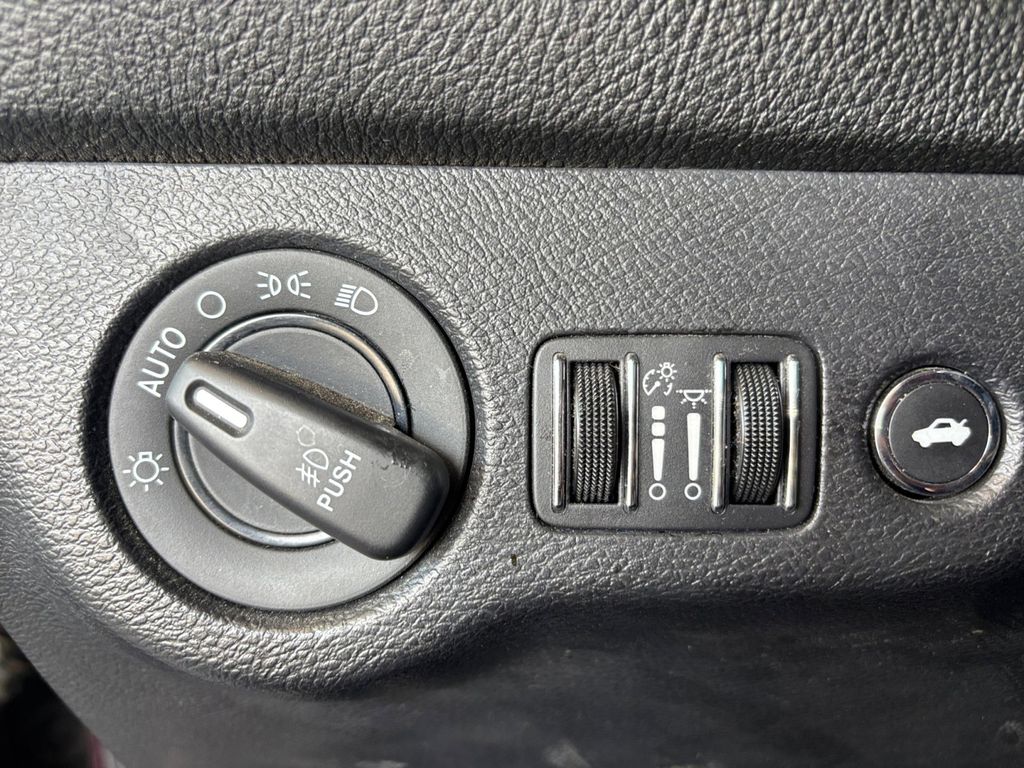 2021 Dodge Challenger R/T photo 10