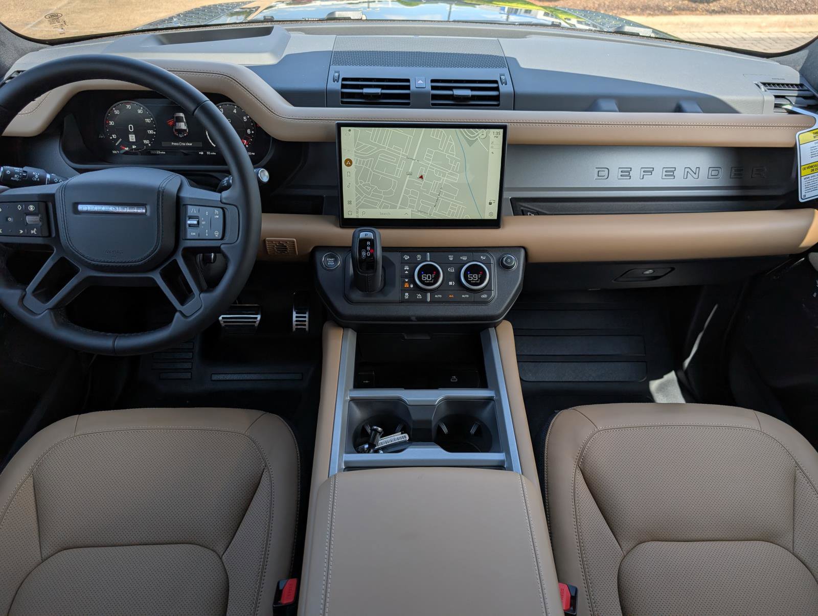 2025 Land Rover Defender 110 photo 28
