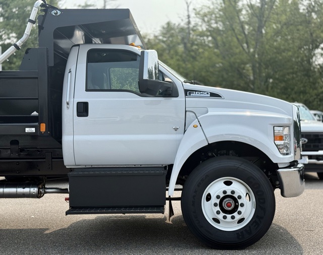 2026 Ford F-650 photo 2