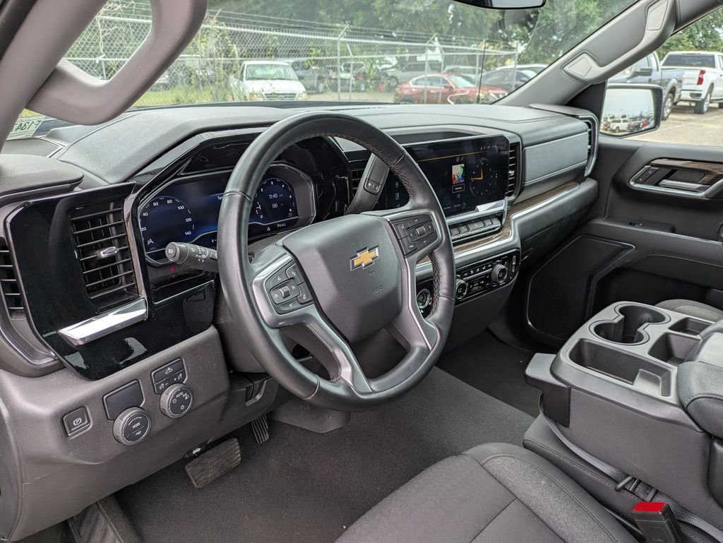 2024 Chevrolet Silverado 1500 LT photo 10