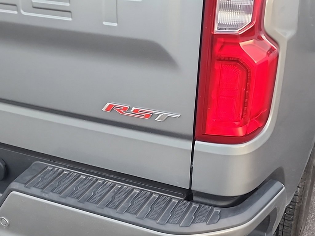 2024 Chevrolet Silverado 1500 RST photo 3