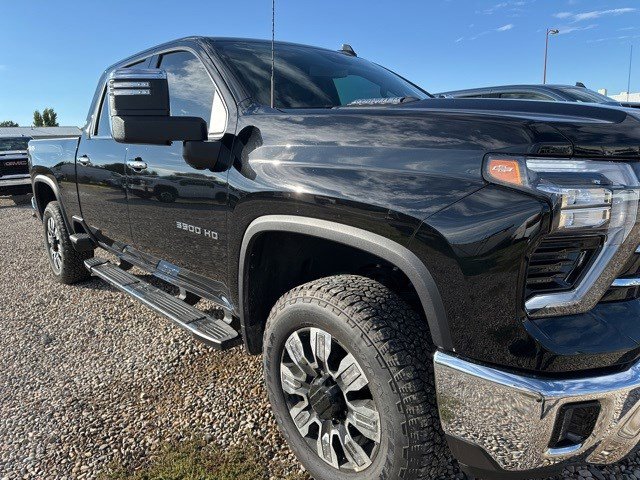 2024 Chevrolet Silverado 3500HD LTZ photo 3