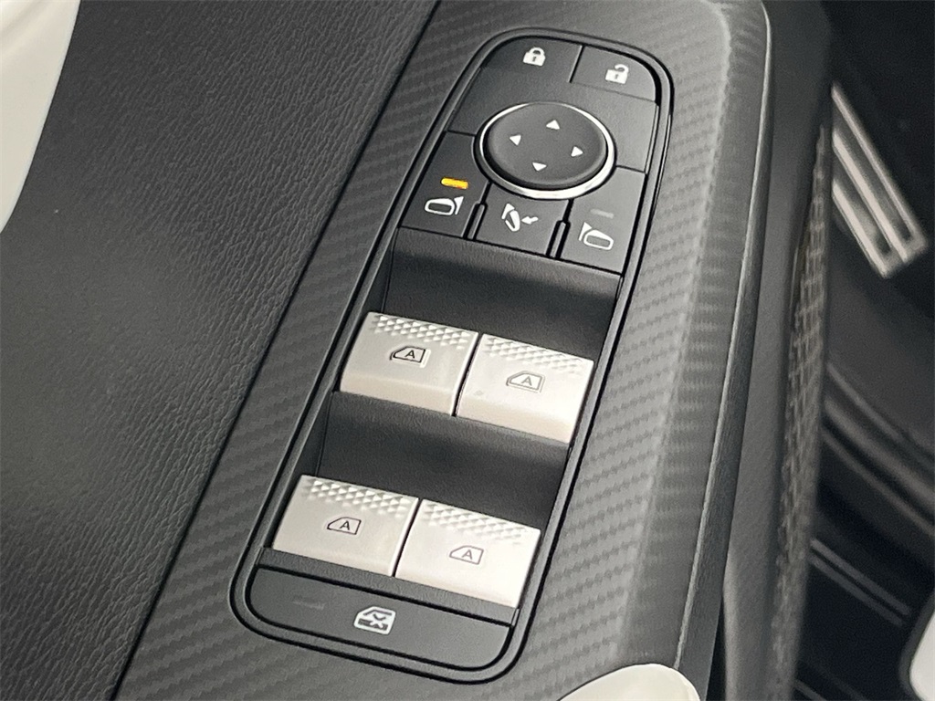 2025 Mitsubishi Outlander PHEV SEL Platinum photo 5