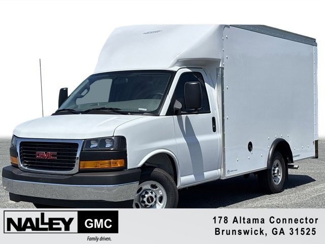 2025 GMC Savana Cutaway Work Van's photo