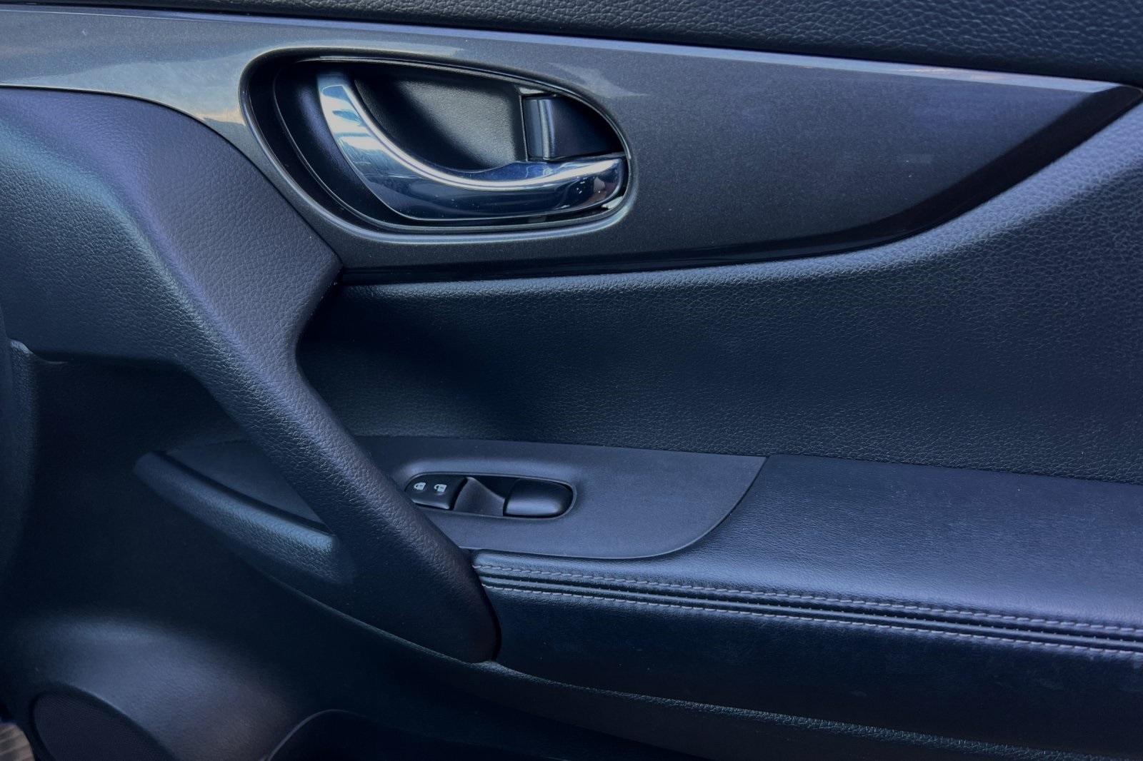 2020 Nissan Rogue SV photo 19