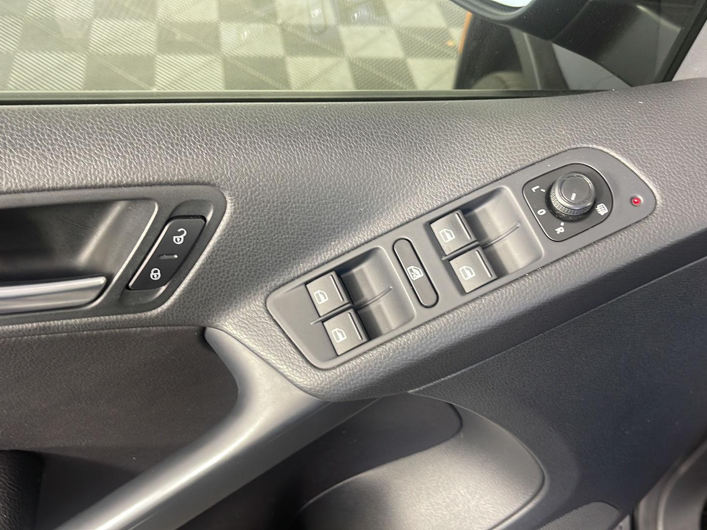 2016 Volkswagen Tiguan S photo 17