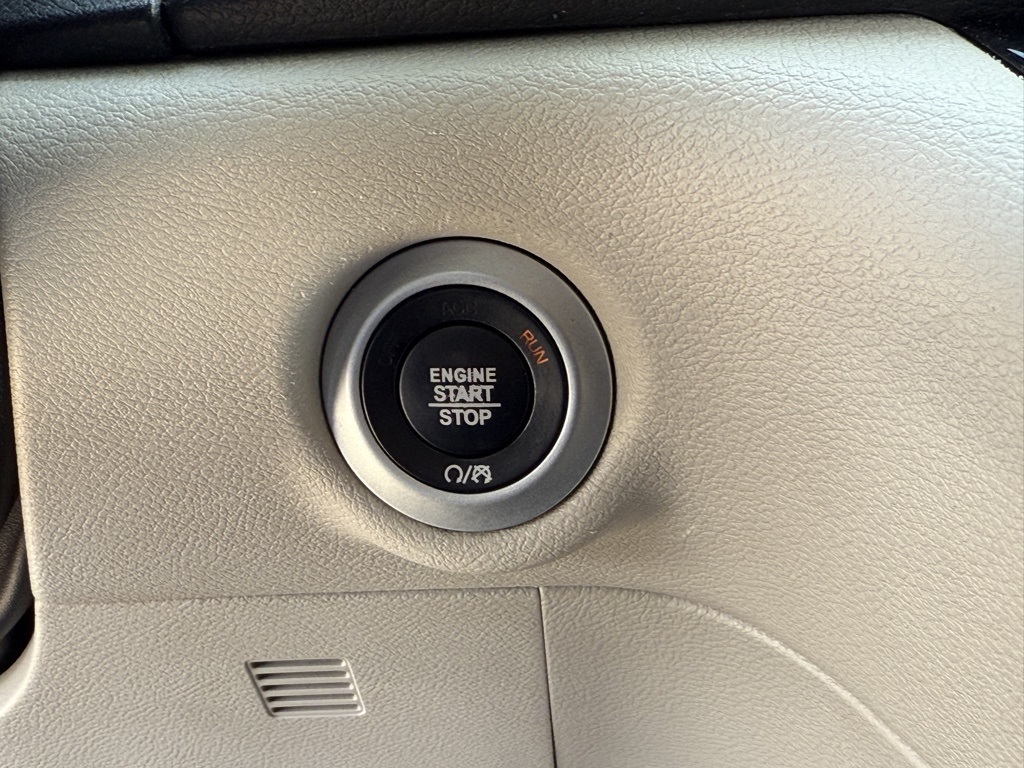 2020 Chrysler Pacifica Touring L photo 27