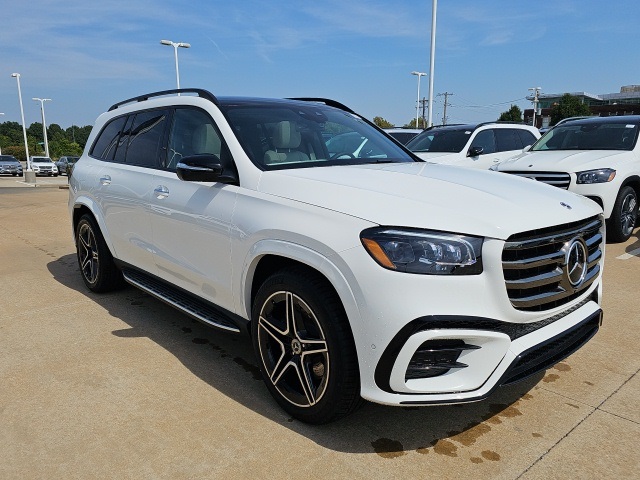 2025 Mercedes Benz GLS 450 4MATIC photo 2