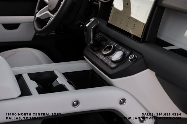 2025 Land Rover Defender 110 S photo 23