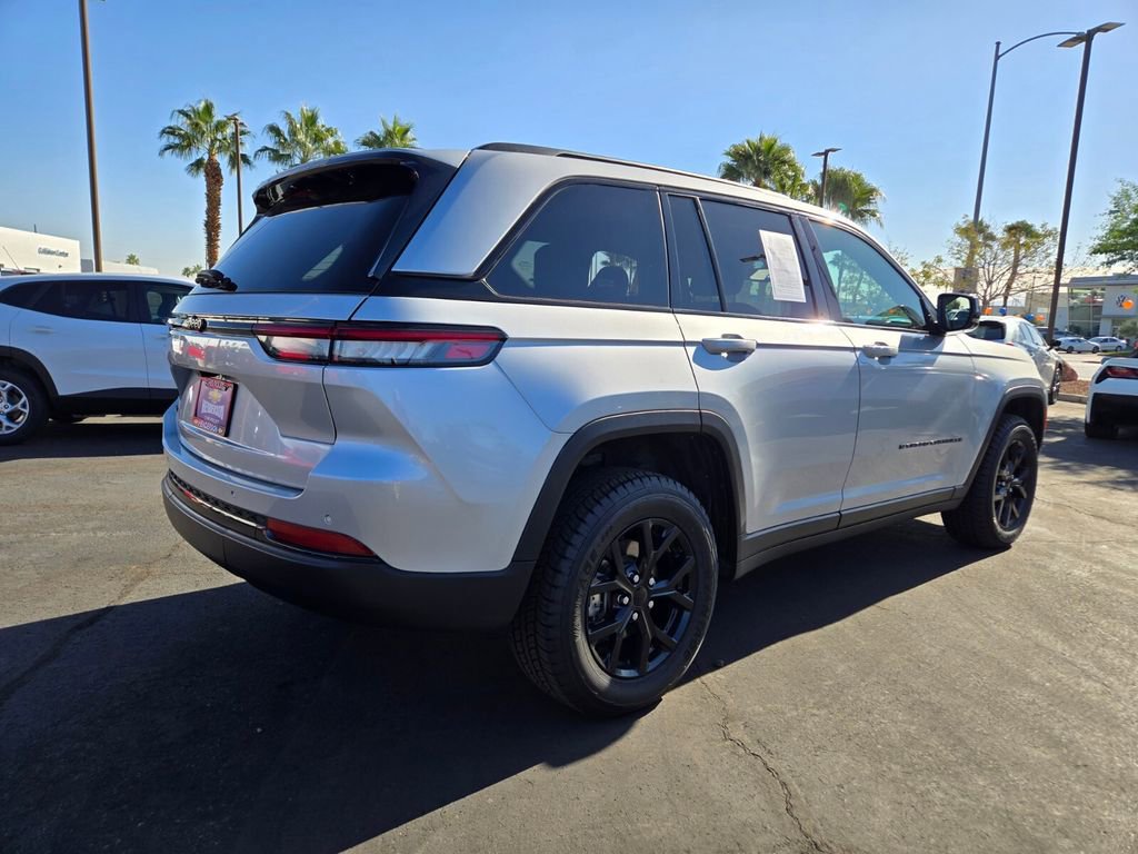 2024 Jeep Grand Cherokee Altitude photo 4