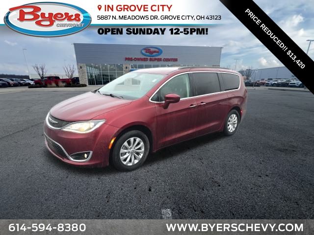 2018 Chrysler Pacifica Touring Plus's photo