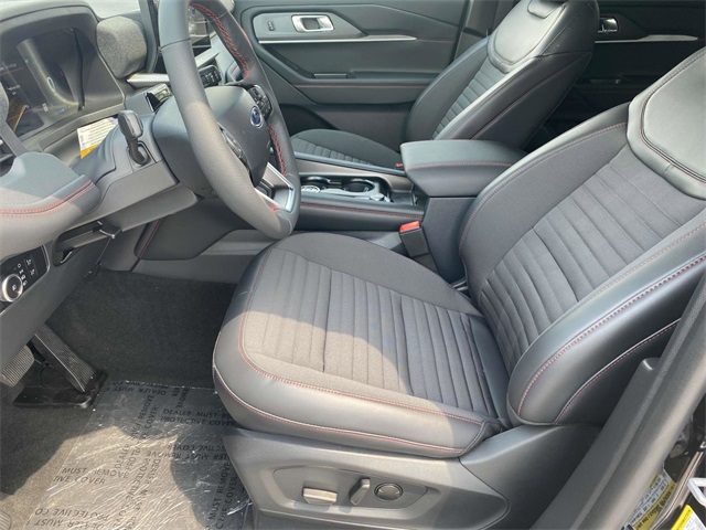 2025 Ford Explorer ST-Line photo 7