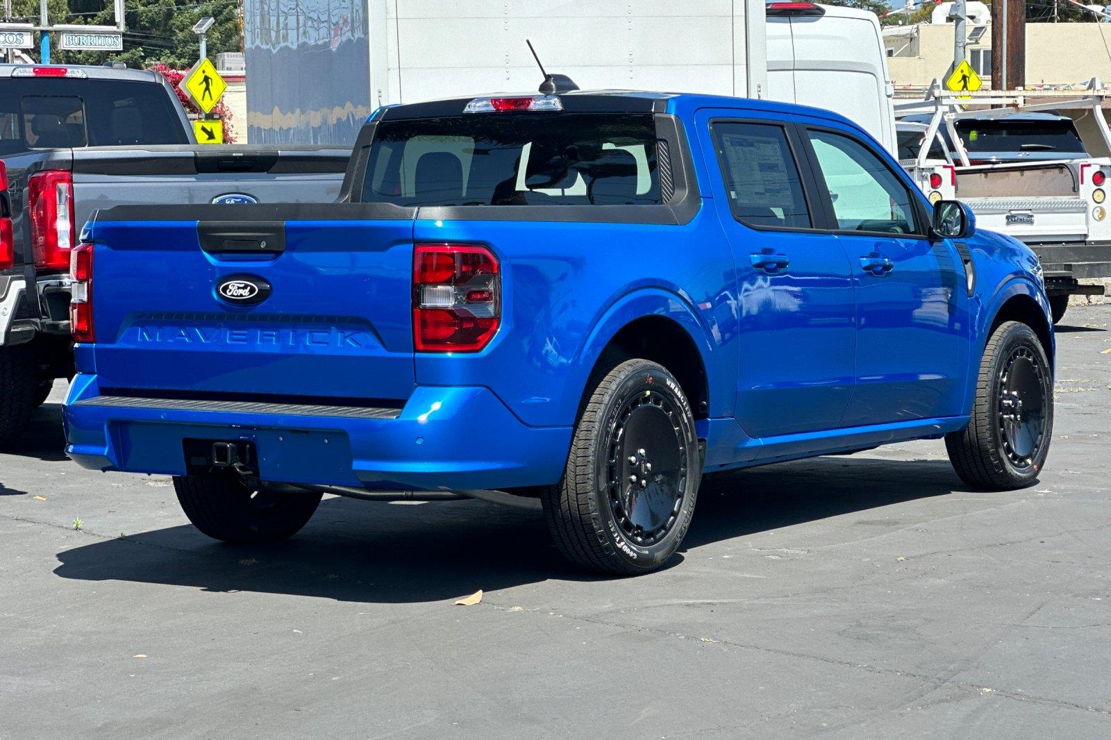 2025 Ford Maverick photo 3