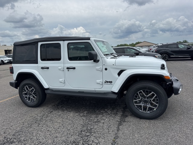 2025 Jeep Wrangler Sahara photo 2
