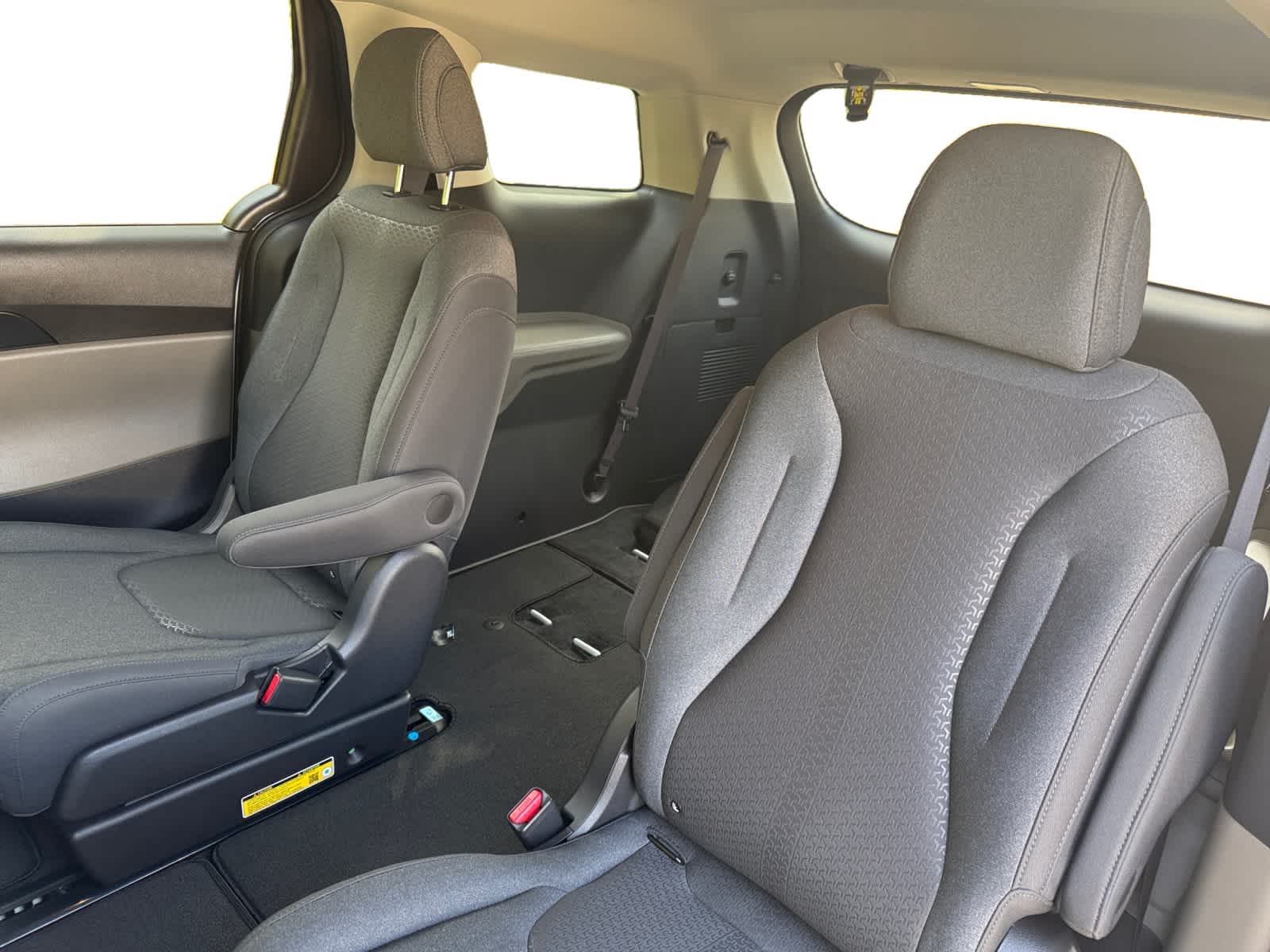 2026 Kia Carnival LX photo 13