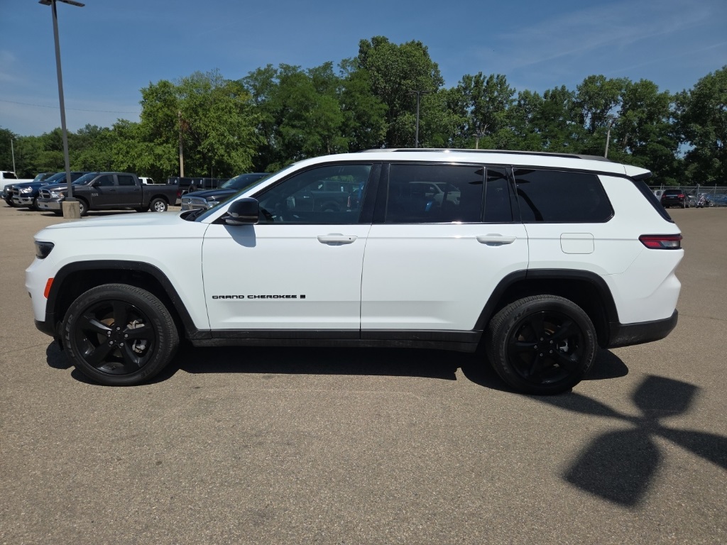 2023 Jeep Grand Cherokee Altitude photo 4