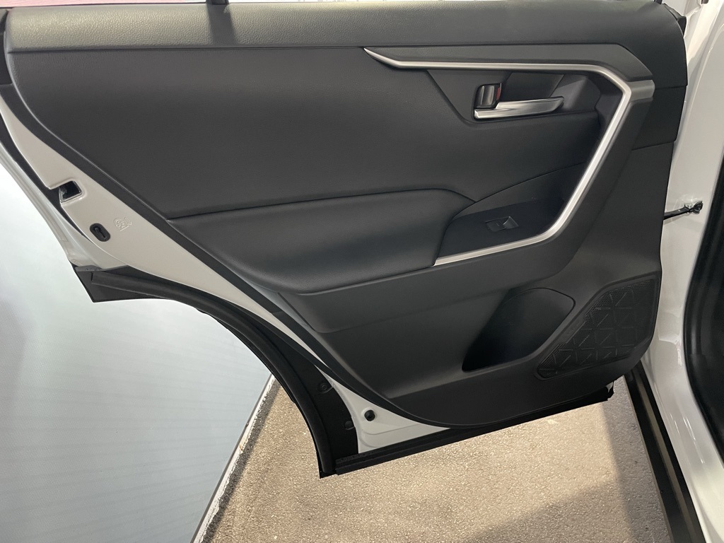 2024 Toyota RAV4 Hybrid SE photo 24